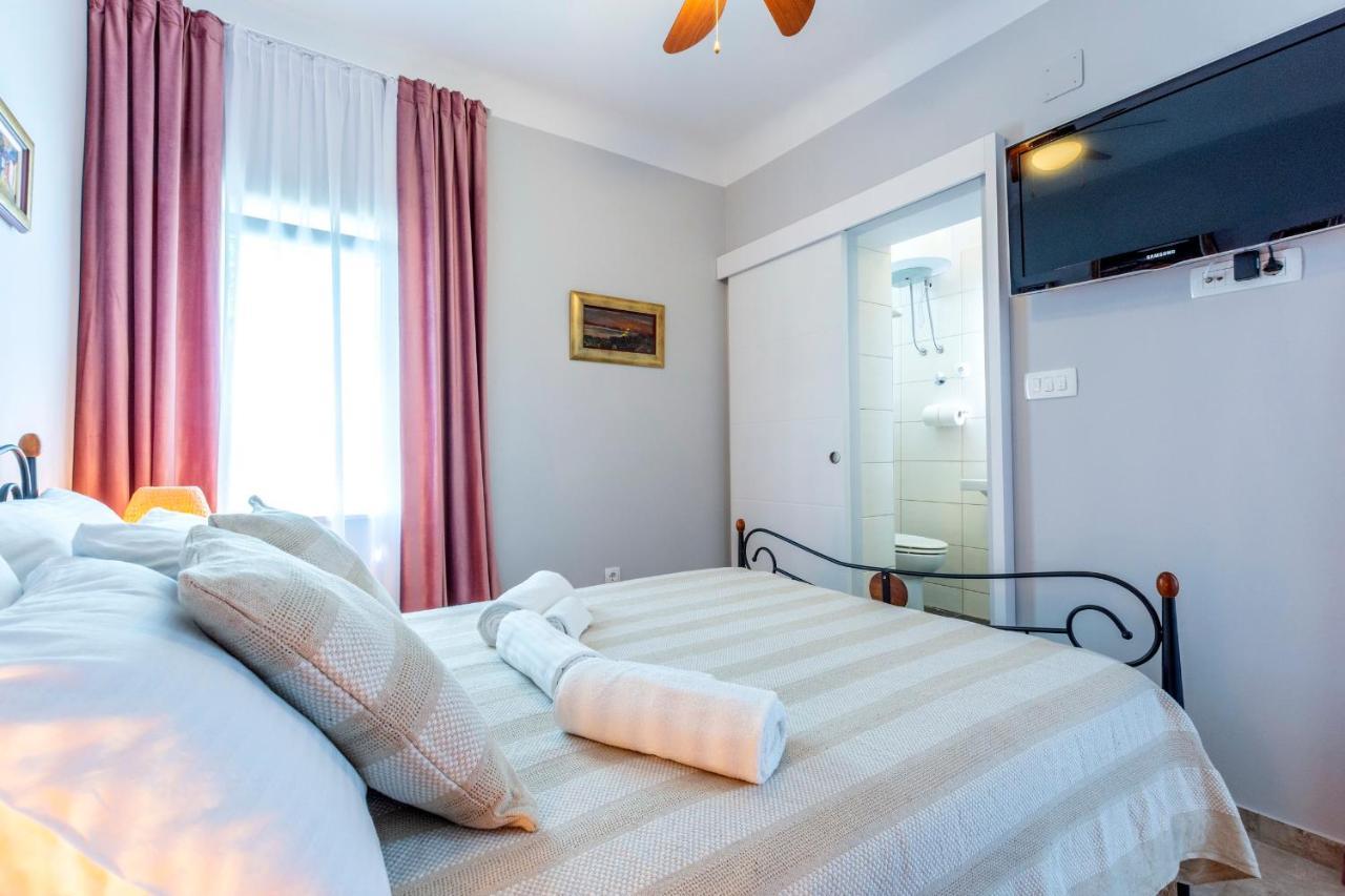 The Three Flowers Pool House Trogir Exteriör bild