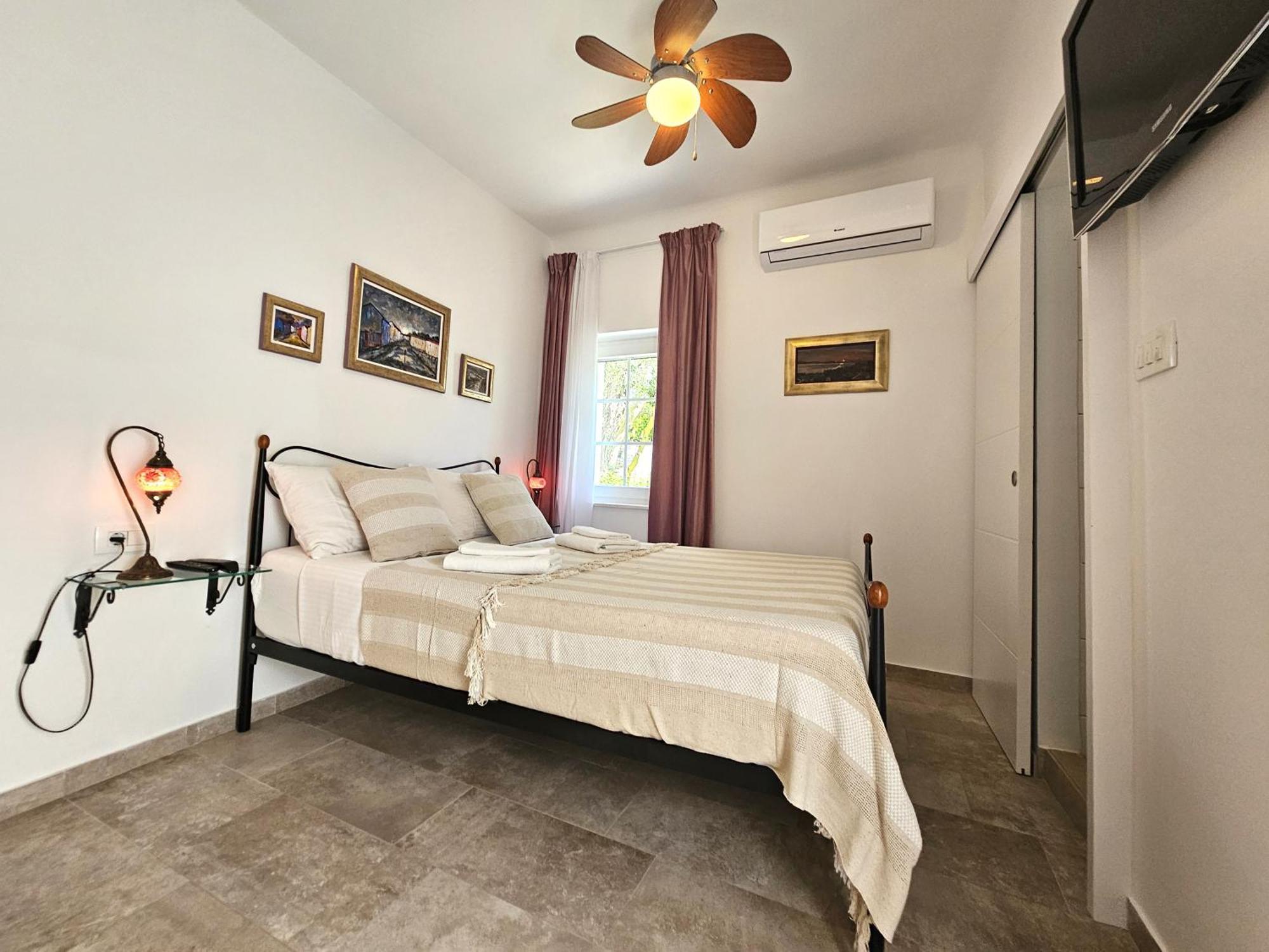 The Three Flowers Pool House Trogir Exteriör bild