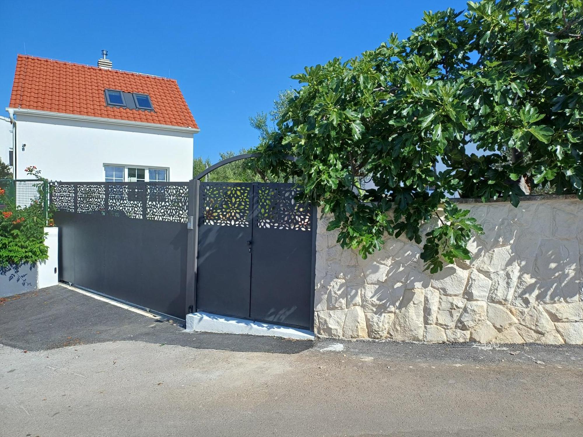 The Three Flowers Pool House Trogir Exteriör bild