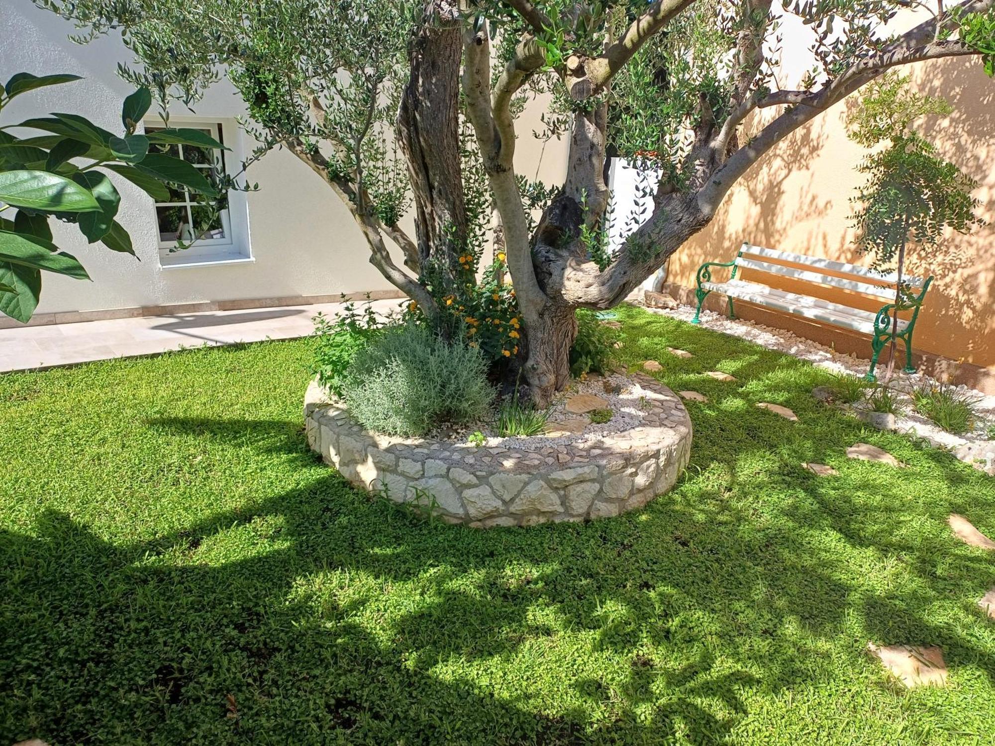 The Three Flowers Pool House Trogir Exteriör bild